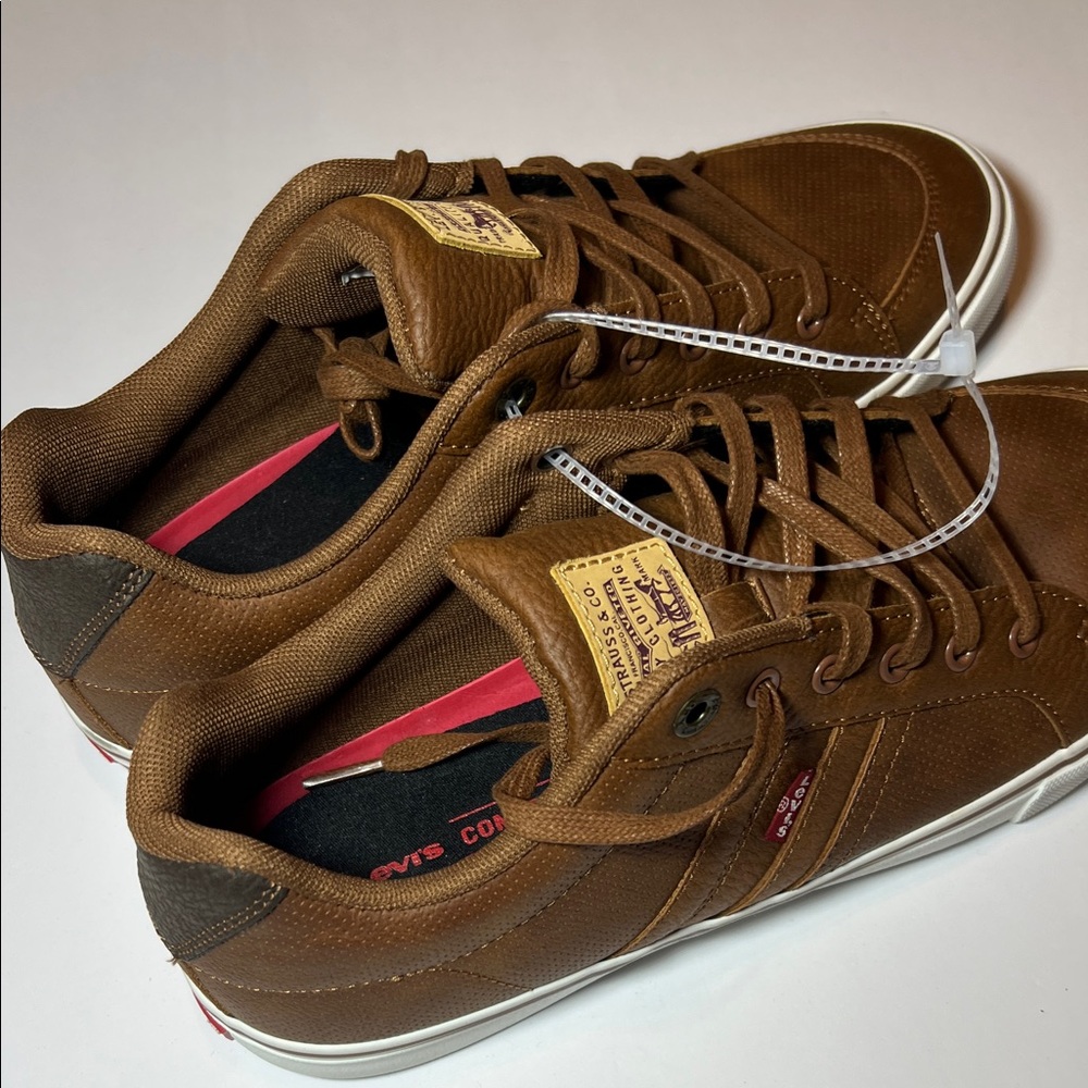 Men's Levi's Tan Sneakers size 9 - NWT - Picture 6 of 7